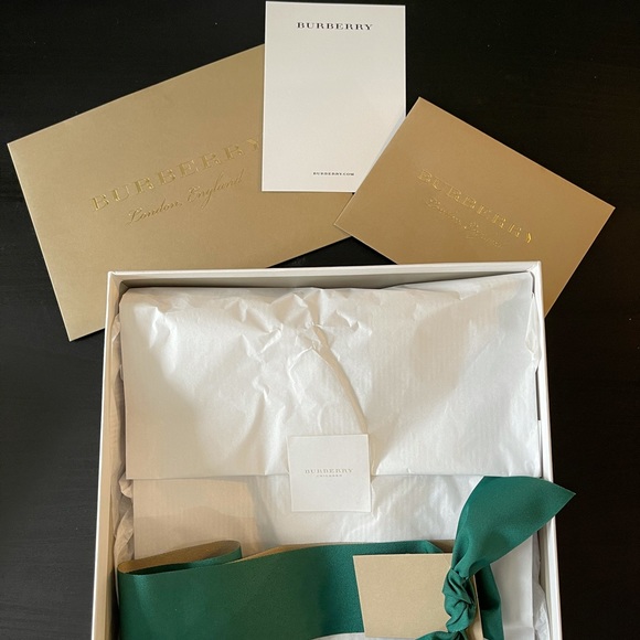Burberry Gift Box - Children - Picture 3 of 4